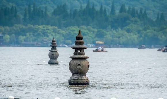 Mr. Takemoto’s Tale of Two Cities: The Distinct Graces of Urban Life and Country Living